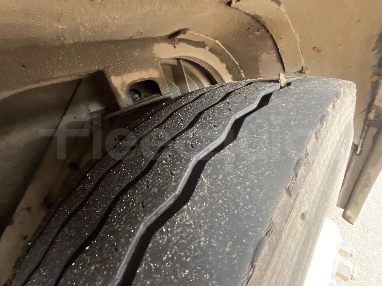 Mercedes-Benz OC500LE 1830H - EUR4 - 220kW -13.200m - tread condition second axle tires left