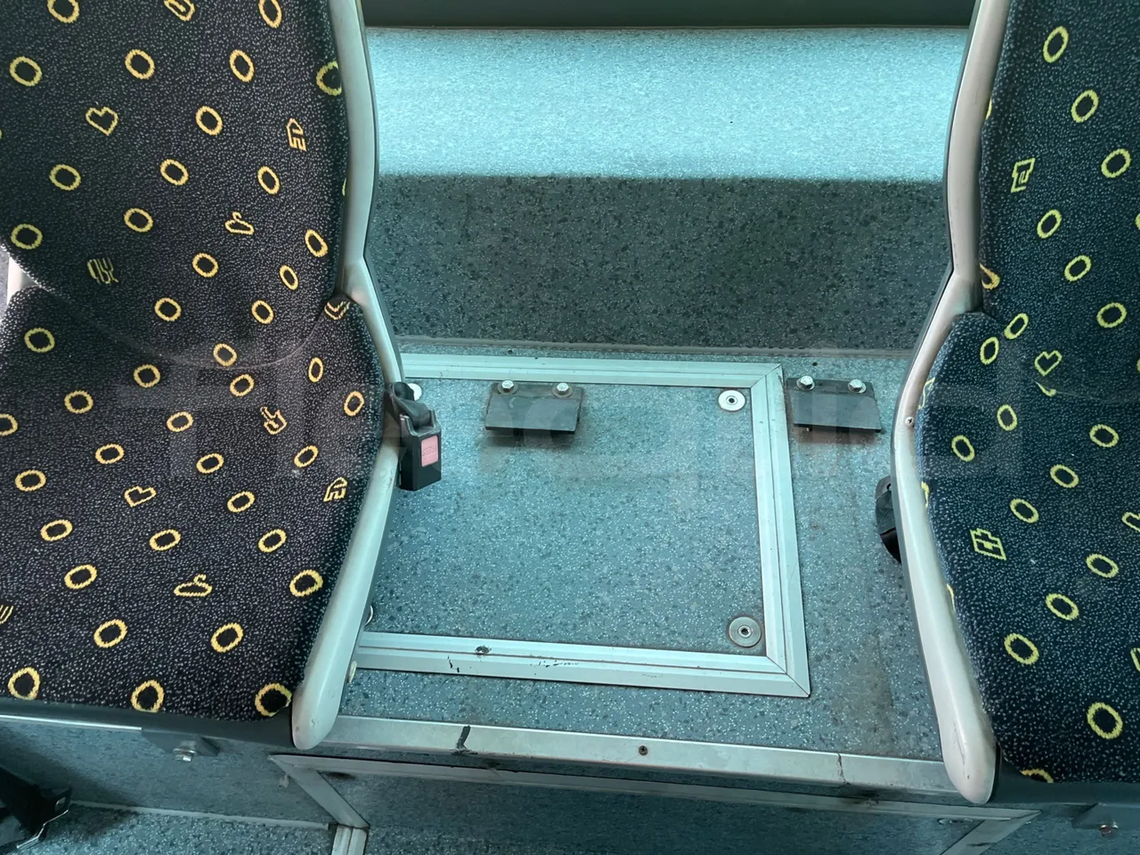 Mercedes-Benz OC500LE 1830H - EUR4 - 220kW -13.200m - overhead compartments photo