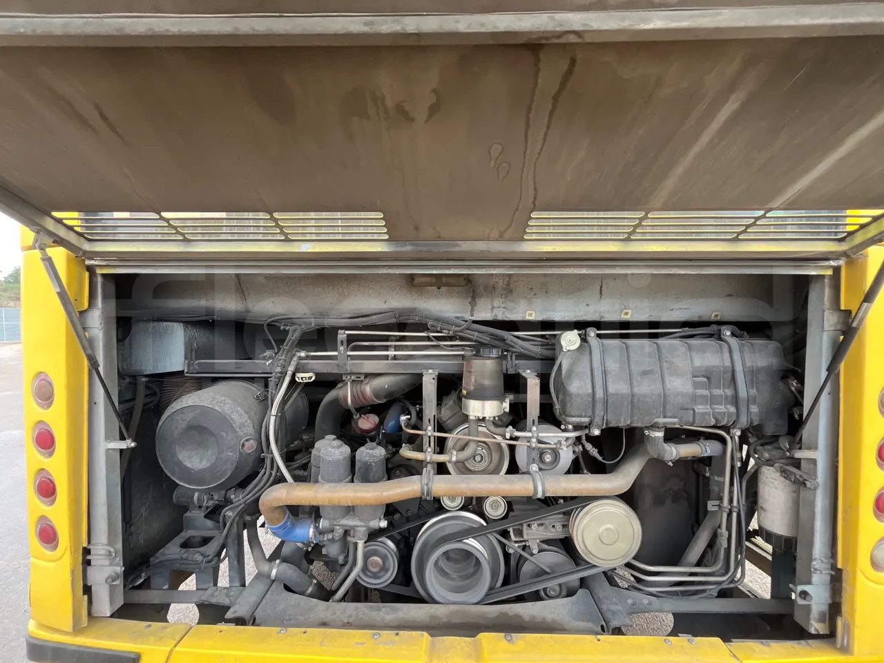 Mercedes-Benz OC500LE 1830H - EUR4 - 220kW -13.200m - rear hatch open