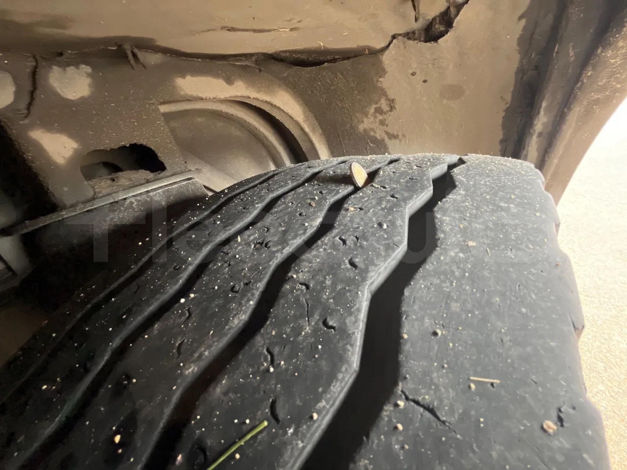 Mercedes-Benz OC500LE 1830H - EUR4 - 220kW -13.200m - front left tire measurements