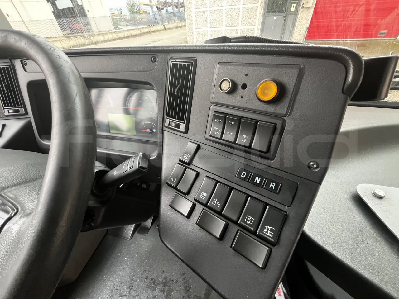 Volvo B4SC 7900  - Euro6 - 177kW - 12.134mt - radio accessories photo