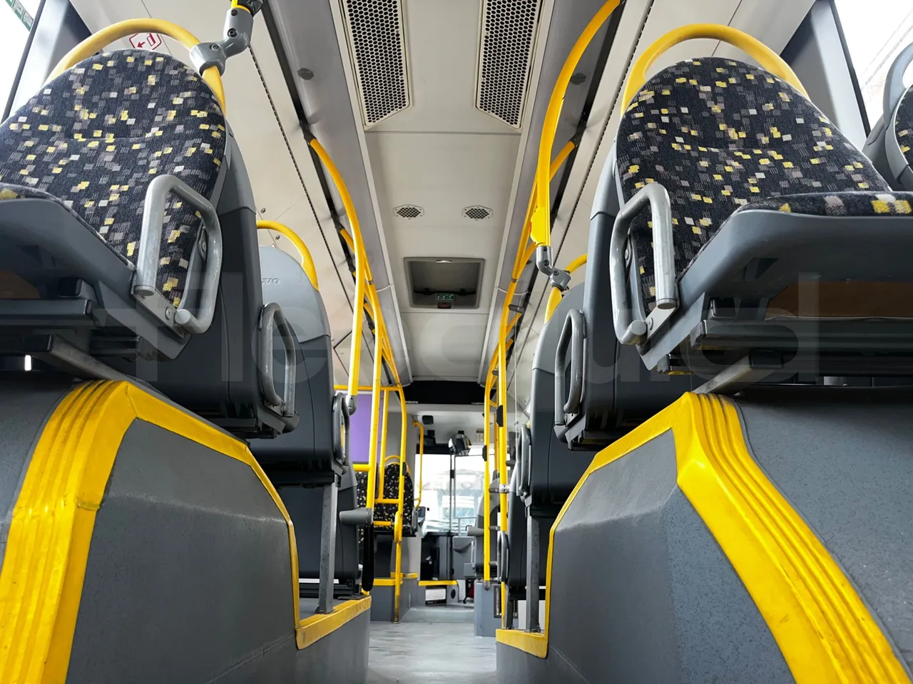 Volvo B4SC 7900  - Euro6 - 177kW - 12.134mt - seat brackets photo