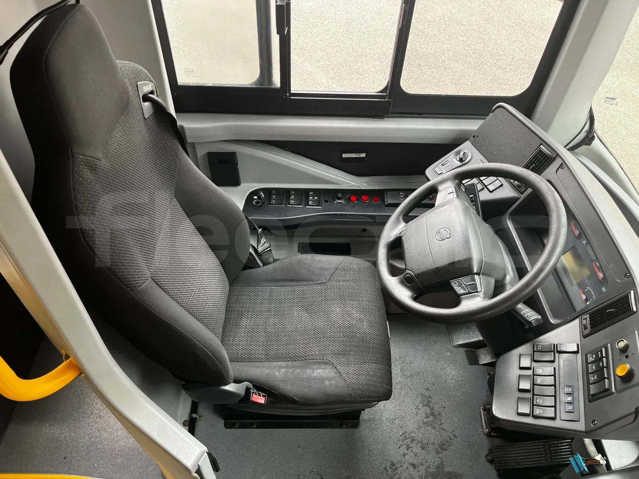 Volvo B4SC 7900  - Euro6 - 177kW - 12.134mt - driver's seat photo