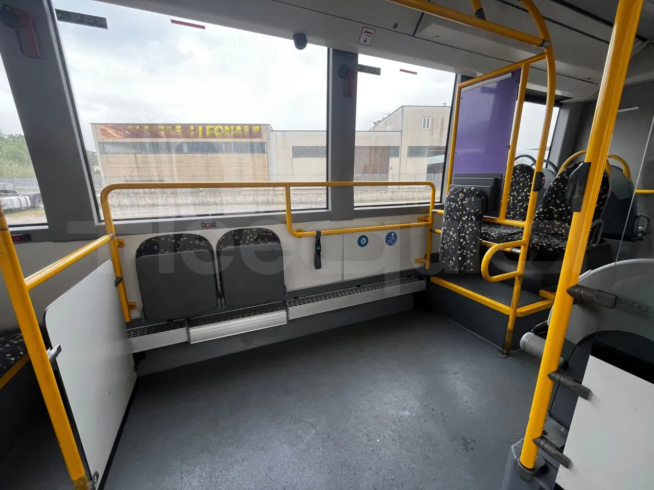 Volvo B4SC 7900  - Euro6 - 177kW - 12.134mt - folding seat photo