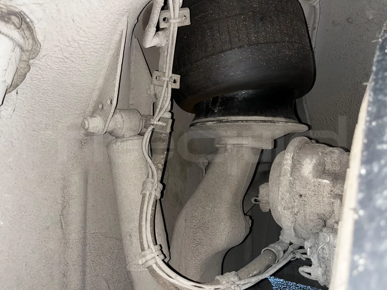 Volvo B4SC 7900  - Euro6 - 177kW - 12.134mt - front brake calipers left