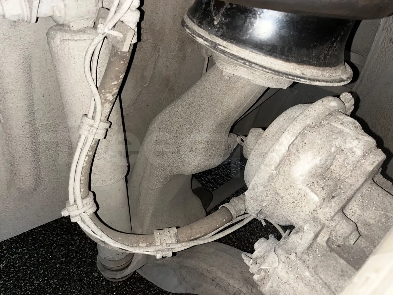 Volvo B4SC 7900  - Euro6 - 177kW - 12.134mt - front brake calipers right