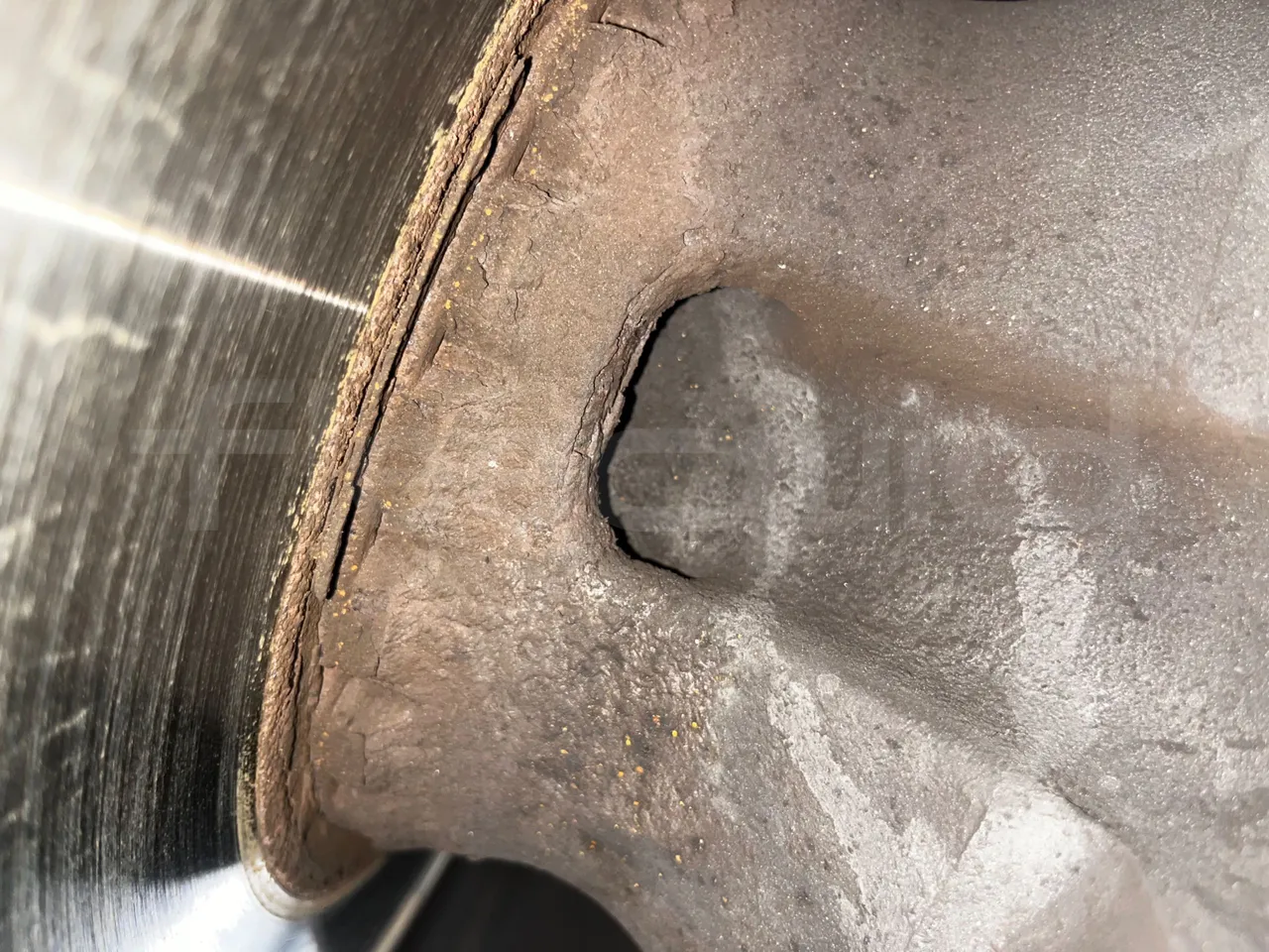 Volvo B4SC 7900  - Euro6 - 177kW - 12.134mt - front discs right