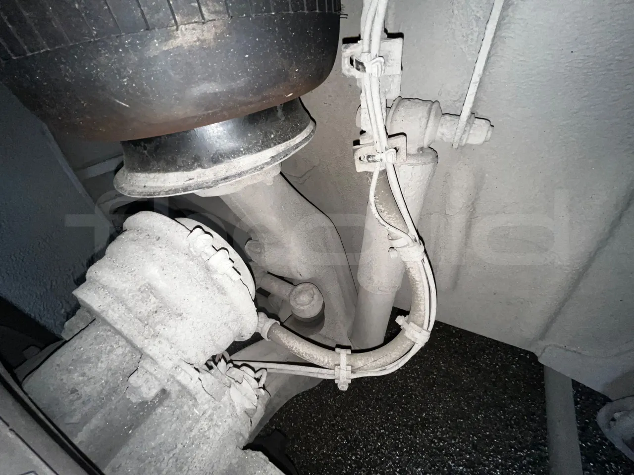 Volvo B4SC 7900  - Euro6 - 177kW - 12.134mt - front shock absorbers left