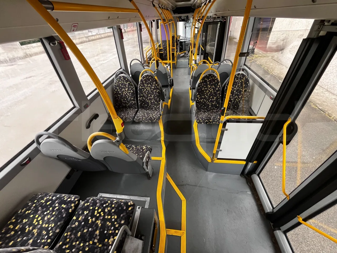 Volvo B4SC 7900  - Euro6 - 177kW - 12.134mt - forward view middle aisle