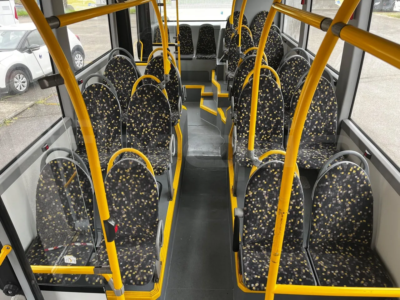 Volvo B4SC 7900  - Euro6 - 177kW - 12.134mt - reverse view middle aisle