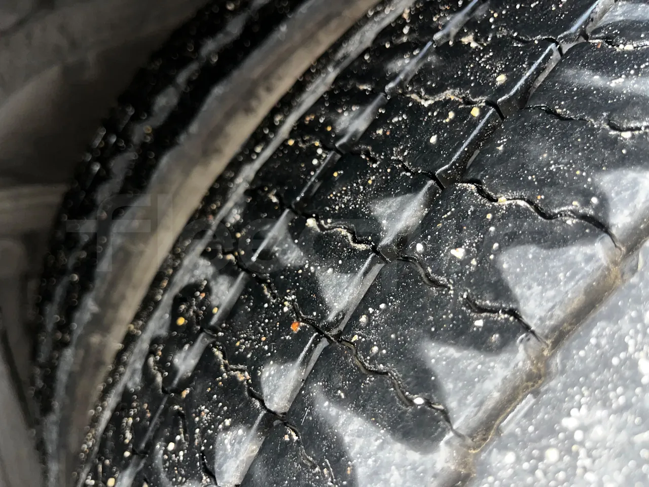 Volvo B4SC 7900  - Euro6 - 177kW - 12.134mt - tread condition second axle tires left