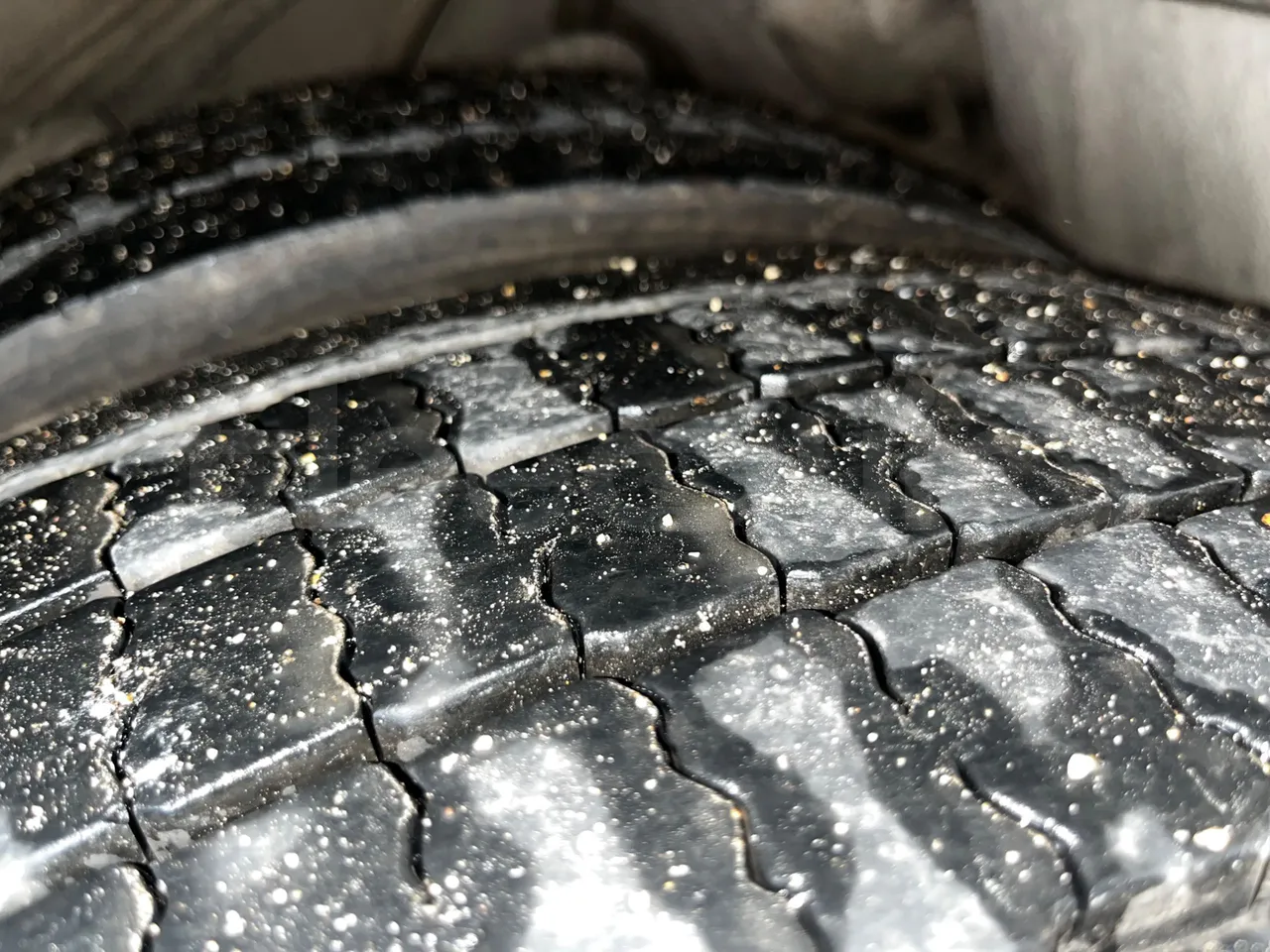 Volvo B4SC 7900  - Euro6 - 177kW - 12.134mt - tread condition third axle tires right