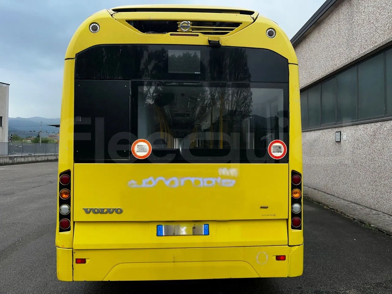 Volvo B4SC 7900  - Euro6 - 177kW - 12.134mt - rear hatch closed