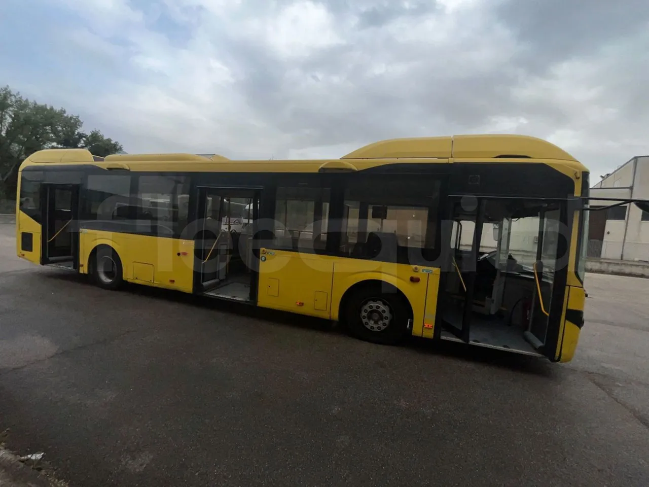 Volvo B4SC 7900  - Euro6 - 177kW - 12.134mt - right side doors open