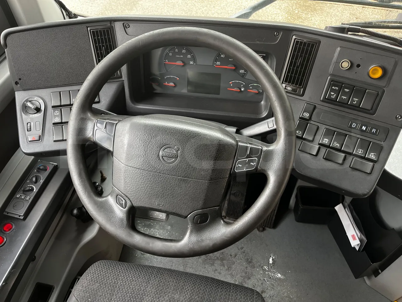 Volvo B4SC 7900  - Euro6 - 177kW - 12.134mt - steering wheel photo