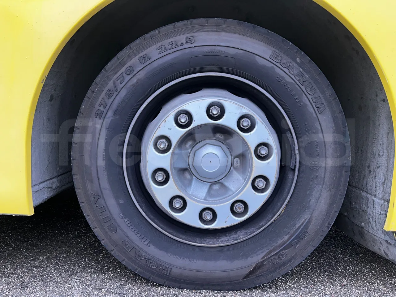 Volvo B4SC 7900  - Euro6 - 177kW - 12.134mt - front left tire measurements