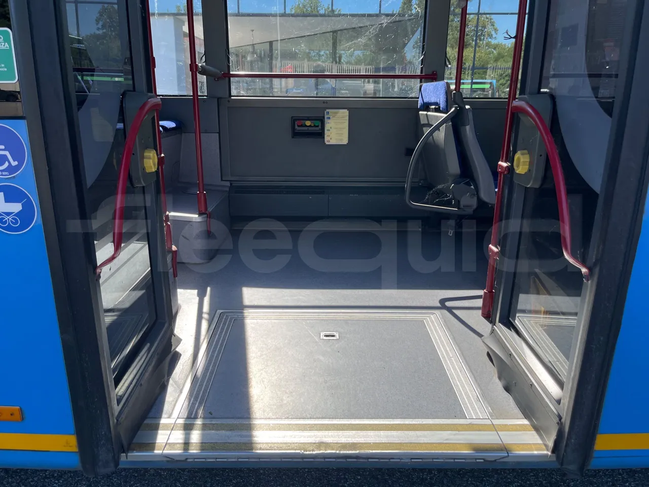 Mercedes-Benz Citaro G O530/Euro 4 - 260 Kw - 17,940 Mt - disabled area photo