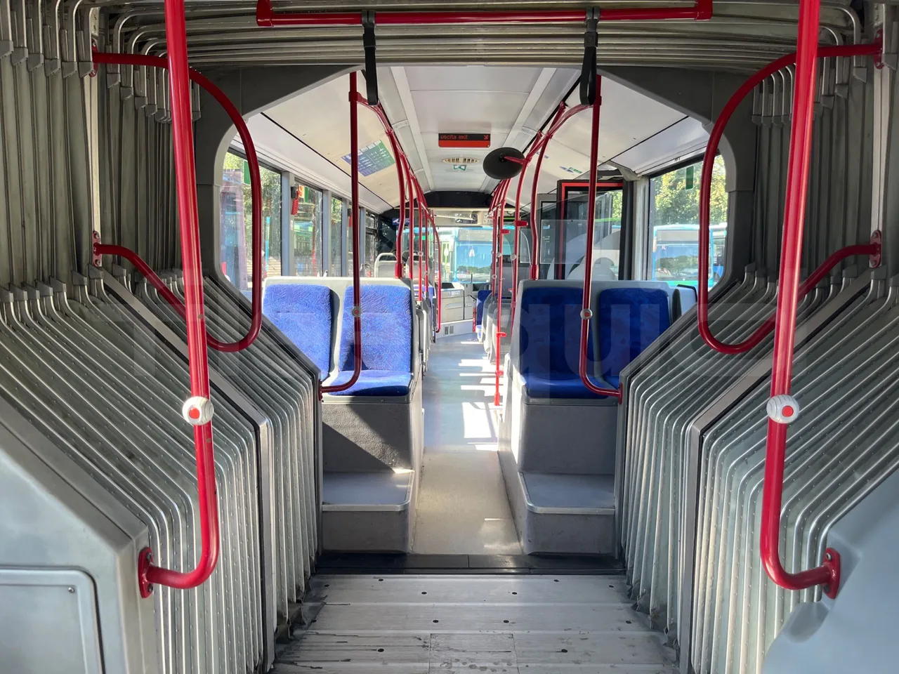 Mercedes-Benz Citaro G O530/Euro 4 - 260 Kw - 17,940 Mt - forward view middle aisle
