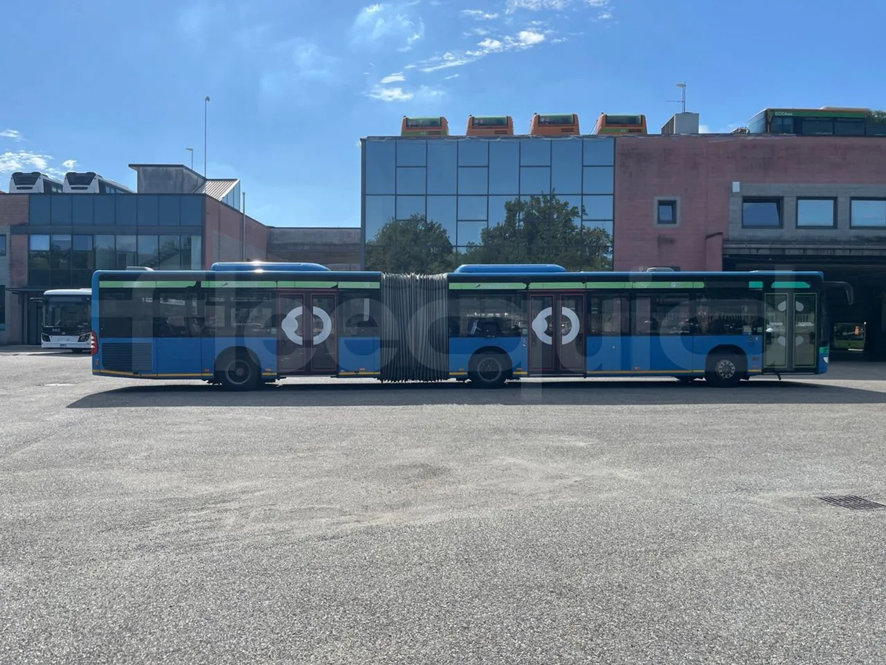 Mercedes-Benz Citaro G O530/Euro 4 - 260 Kw - 17,940 Mt - right side doors closed