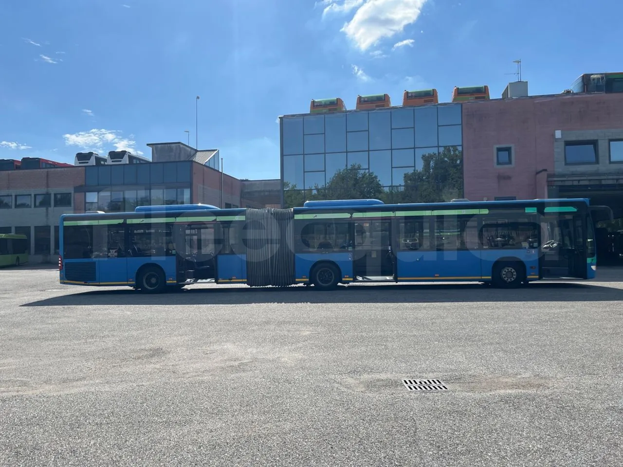 Mercedes-Benz Citaro G O530/Euro 4 - 260 Kw - 17,940 Mt - right side doors open