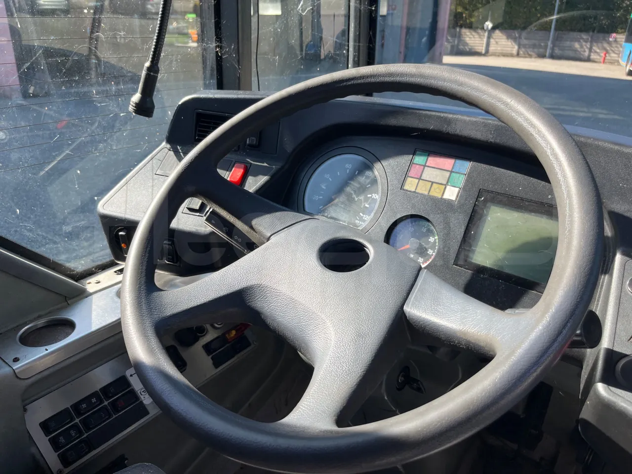 Mercedes-Benz Citaro G O530/Euro 4 - 260 Kw - 17,940 Mt - steering wheel photo