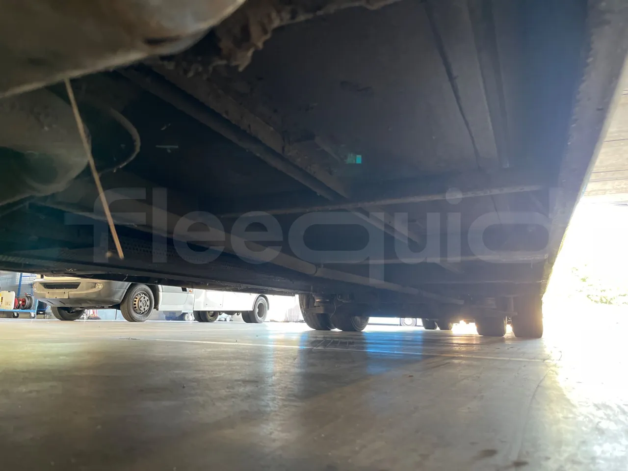 Mercedes-Benz Citaro G O530/Euro 4 - 260 Kw - 17,940 Mt - central undercarriage photo