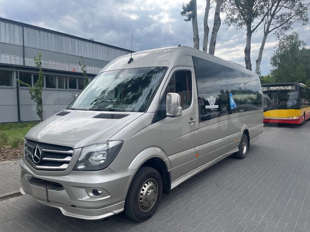 Mercedes-Benz Sprinter 519 CDI - 3/4 front left (mandatory for bus to scrap)
