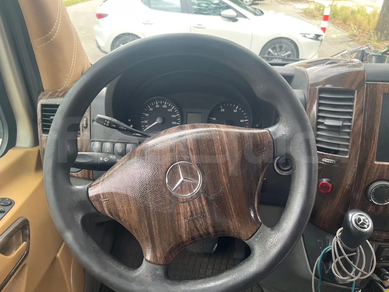 Mercedes-Benz Sprinter 519 CDI - driver microphone accessories photo