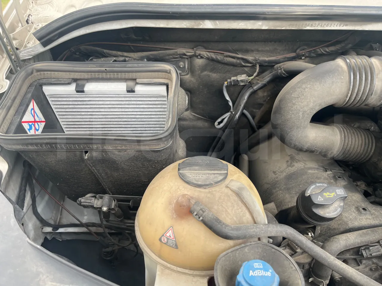 Mercedes-Benz Sprinter 519 CDI - air conditioning compressor (mandatory for bus to scrap)