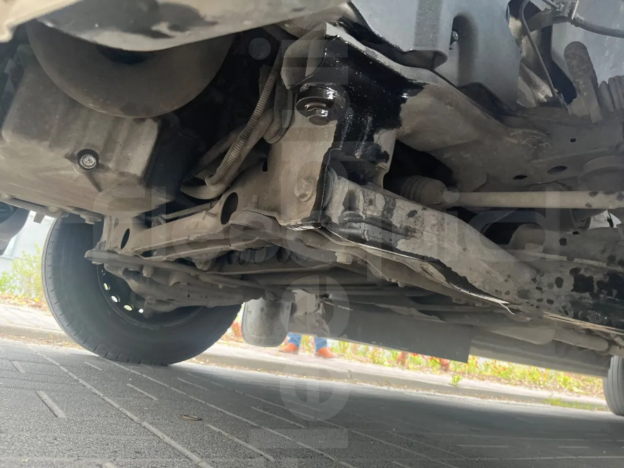Mercedes-Benz Sprinter 519 CDI - front air springs left