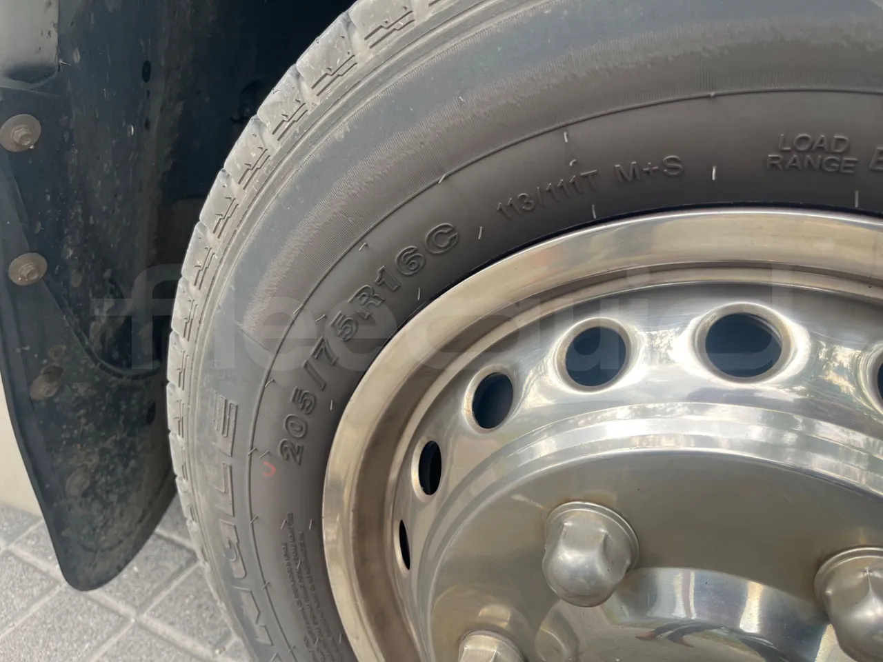 Mercedes-Benz Sprinter 519 CDI - front left tire measurements