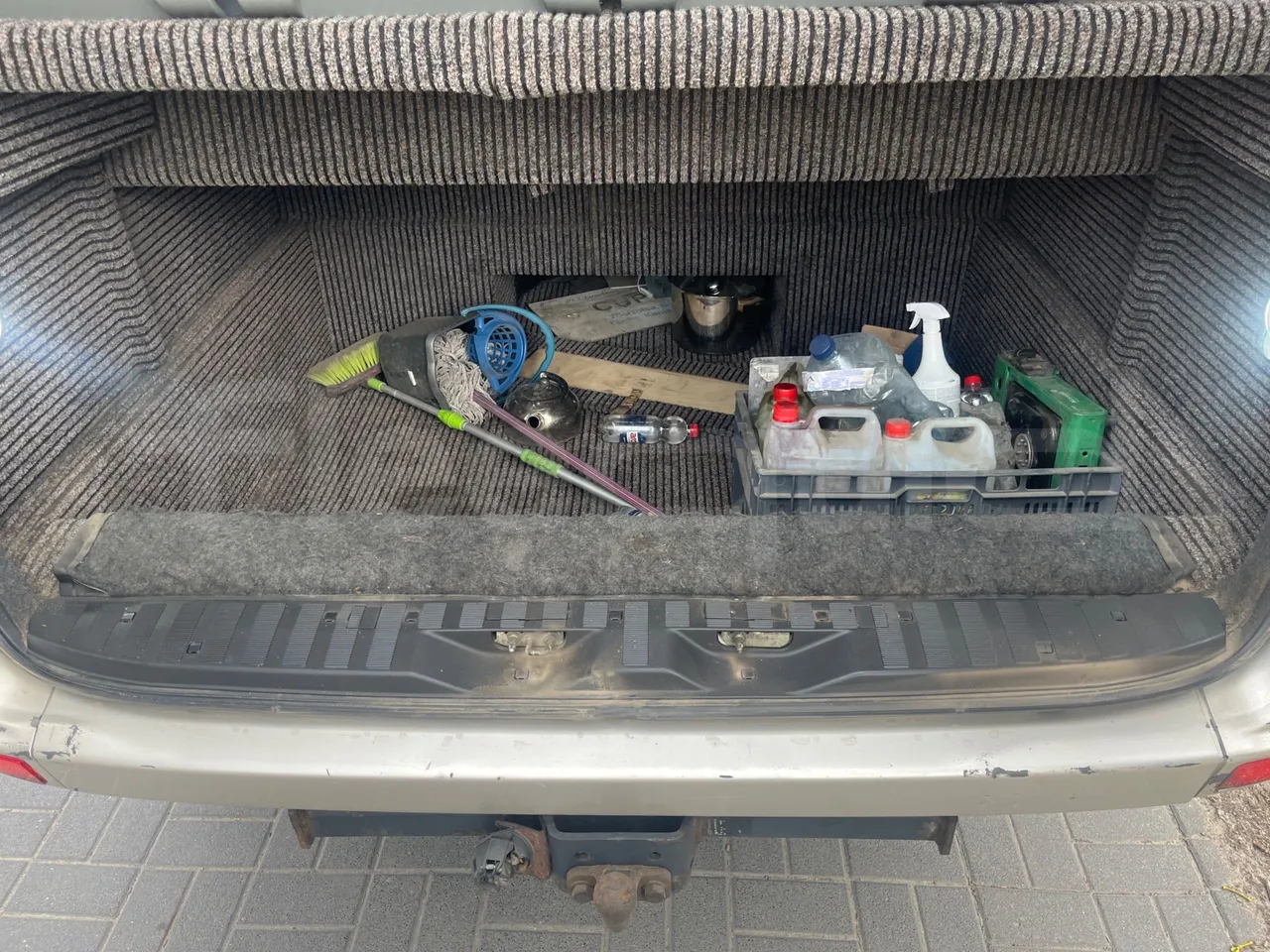 Mercedes-Benz Sprinter 519 CDI - under carpet photo