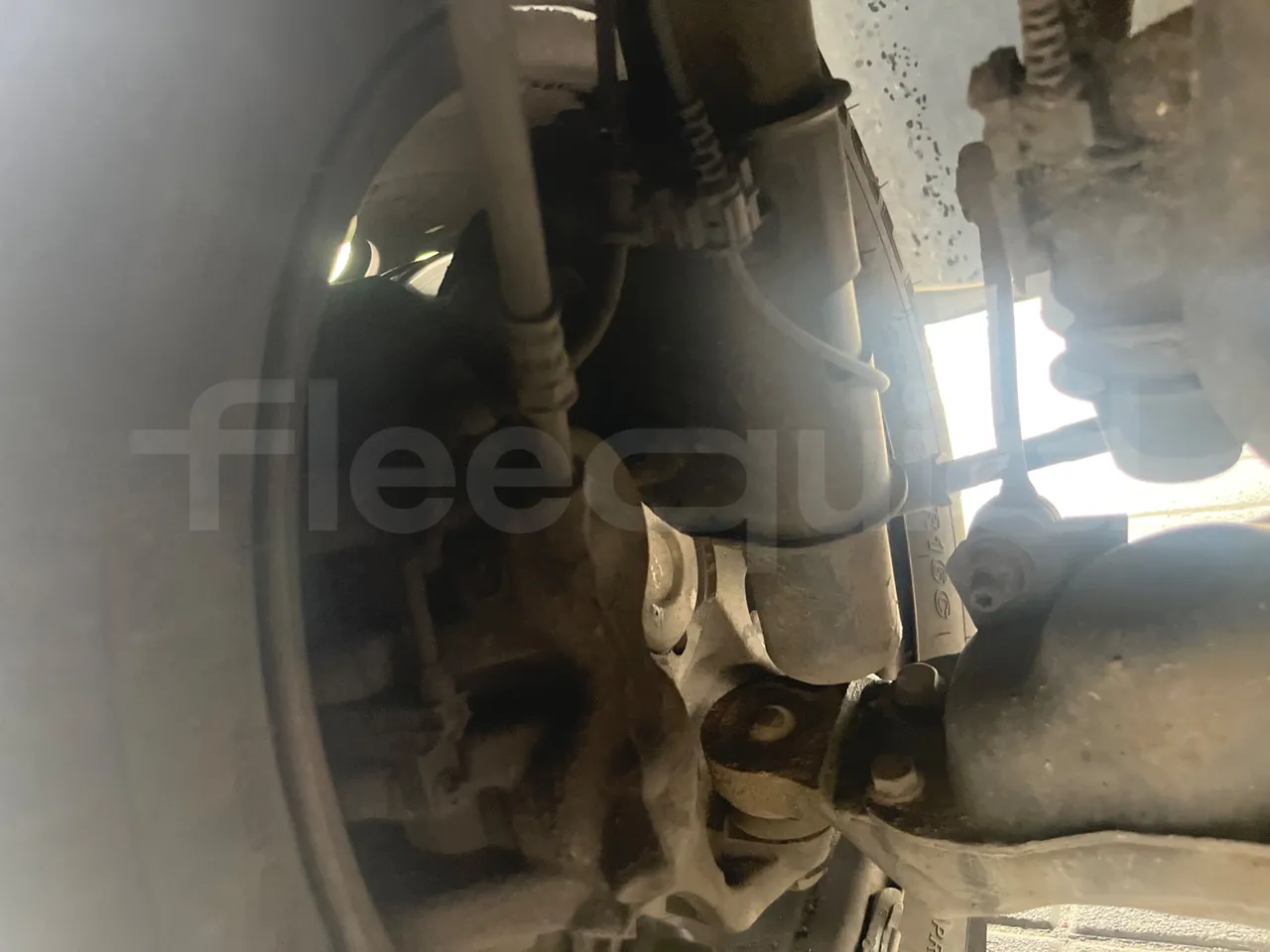 Mercedes-Benz Sprinter 519 CDI - central undercarriage photo
