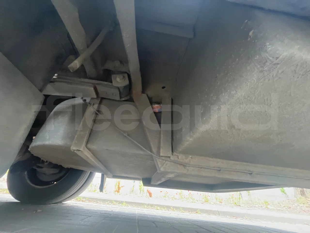 Mercedes-Benz Sprinter 519 CDI - front undercarriage from front
