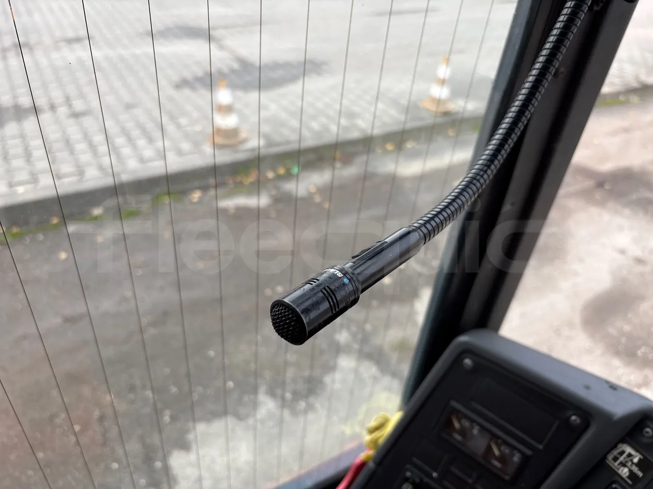 Mercedes-Benz Integro O550 447 N - EUR2 - 184kW - 12m - driver microphone accessories photo