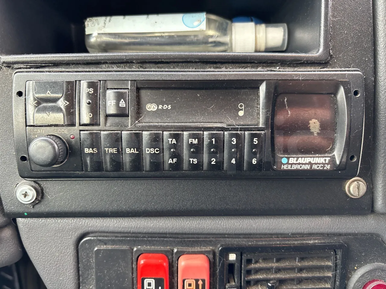 Mercedes-Benz Integro O550 447 N - EUR2 - 184kW - 12m - radio accessories photo