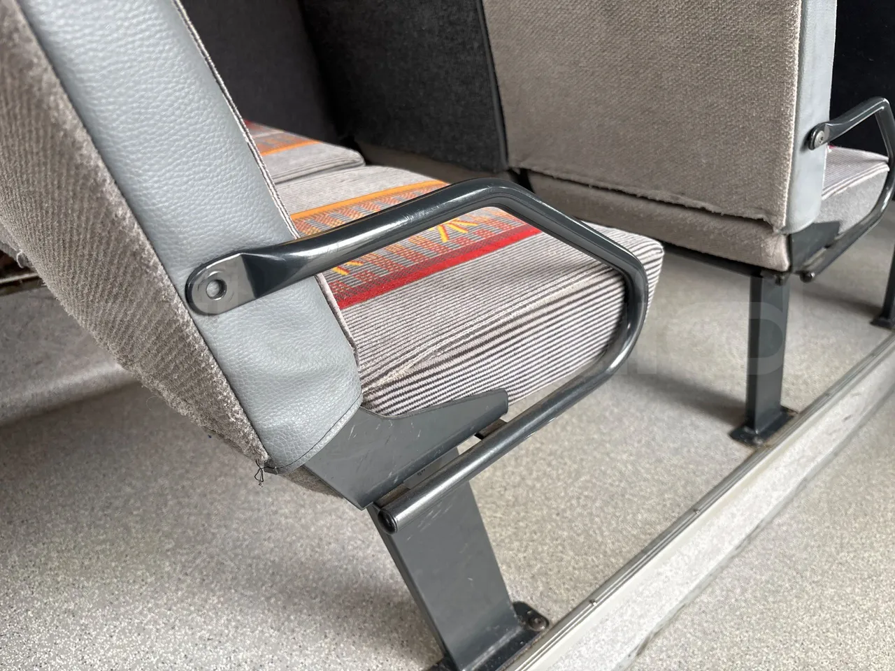 Mercedes-Benz Integro O550 447 N - EUR2 - 184kW - 12m - armrest detail photo