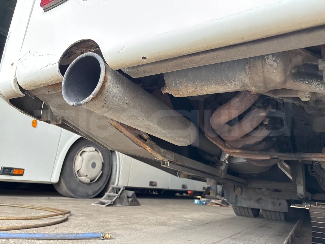 Mercedes-Benz Integro O550 447 N - EUR2 - 184kW - 12m - exhaust photo