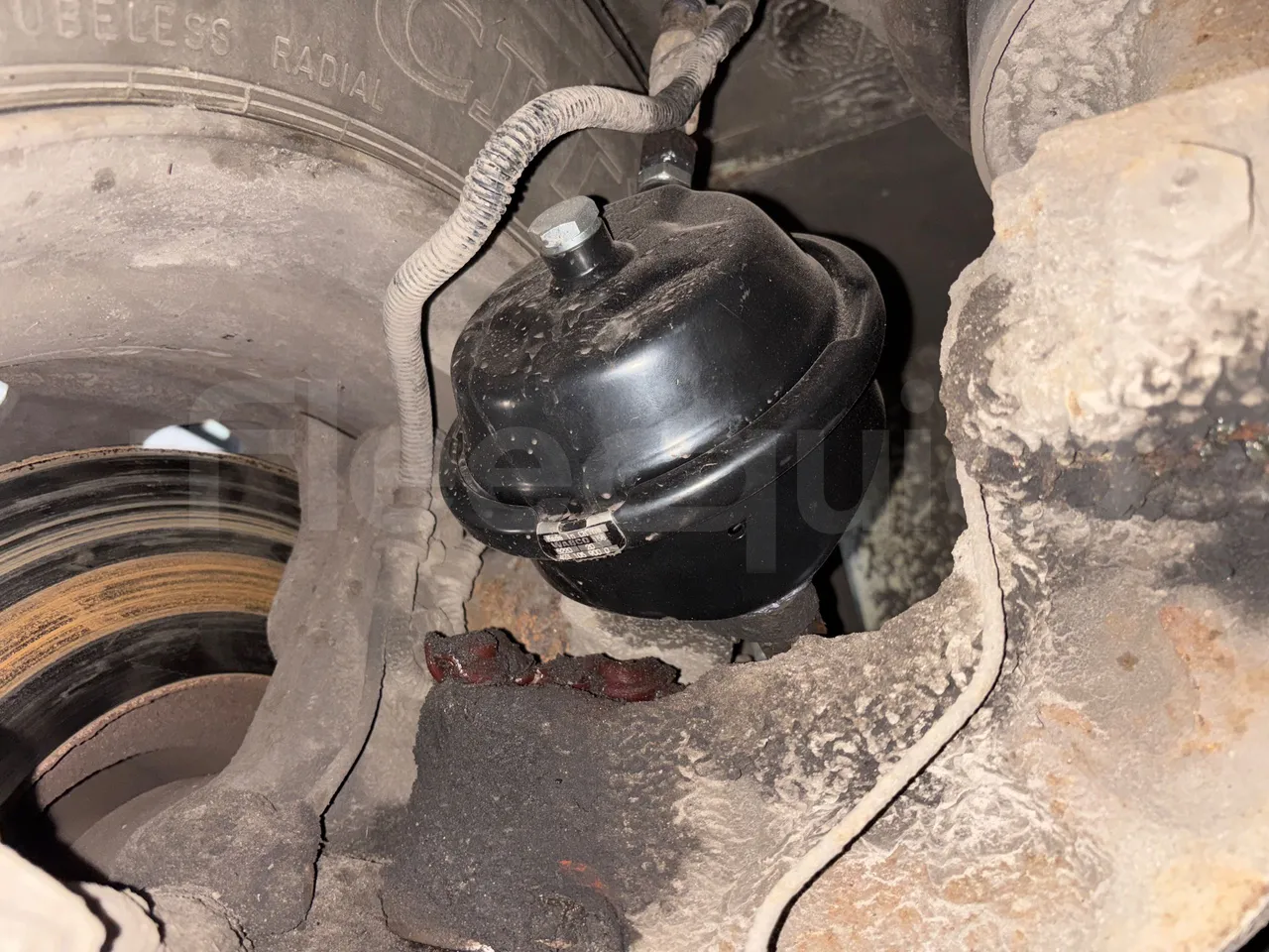 Mercedes-Benz Integro O550 447 N - EUR2 - 184kW - 12m - front brake calipers left