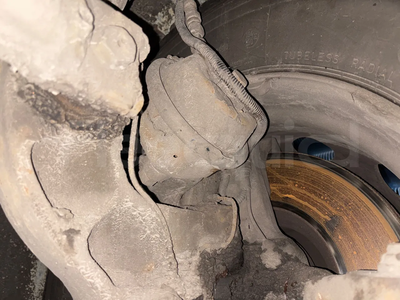 Mercedes-Benz Integro O550 447 N - EUR2 - 184kW - 12m - front brake calipers right