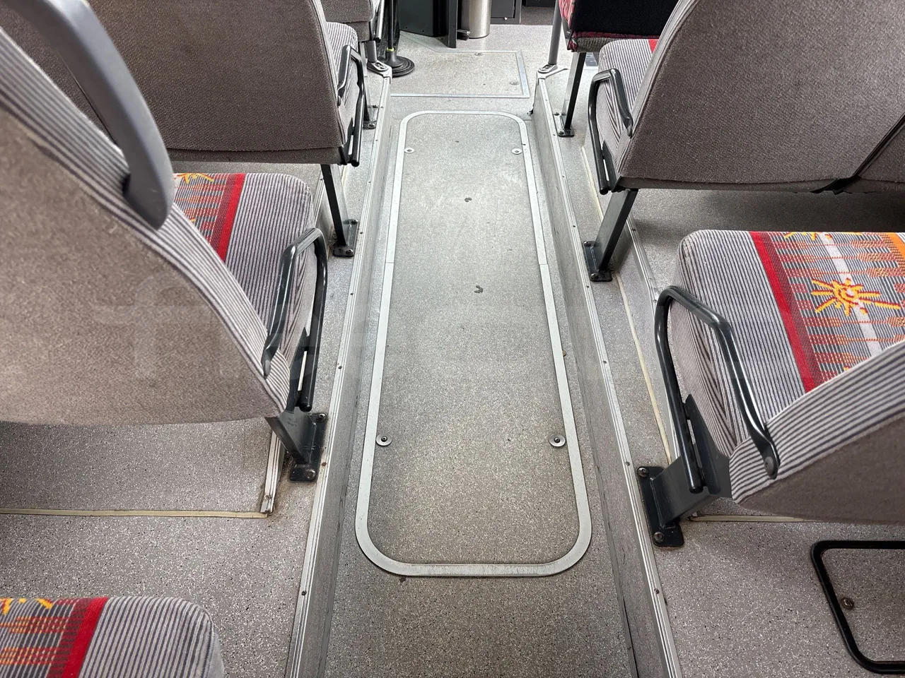 Mercedes-Benz Integro O550 447 N - EUR2 - 184kW - 12m - floor hatches photo