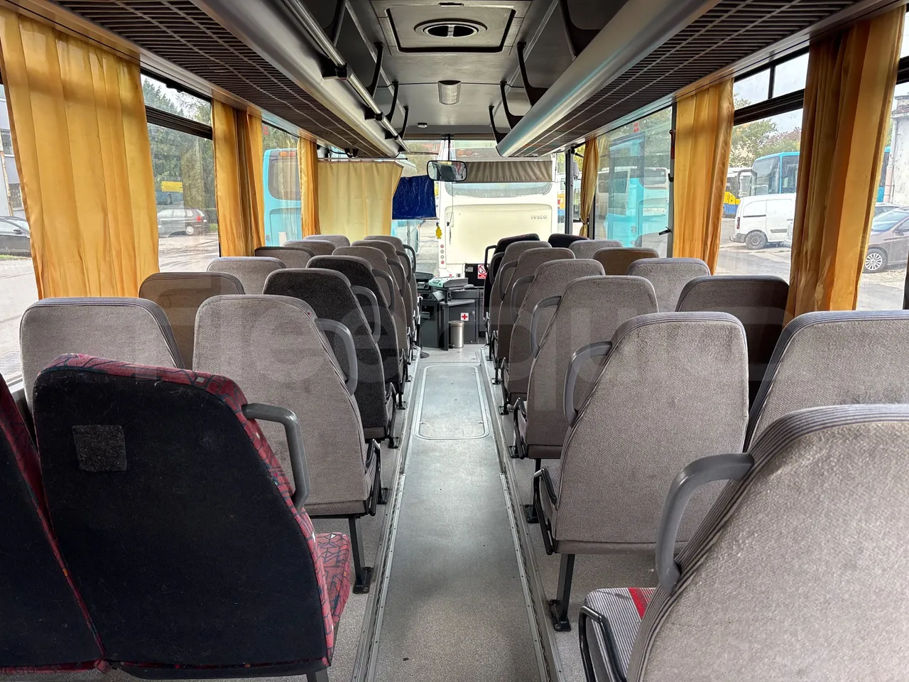 Mercedes-Benz Integro O550 447 N - EUR2 - 184kW - 12m - forward view middle aisle