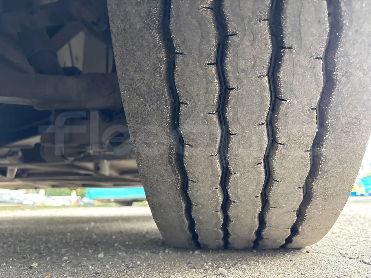 Mercedes-Benz Integro O550 447 N - EUR2 - 184kW - 12m - tread condition front tires right