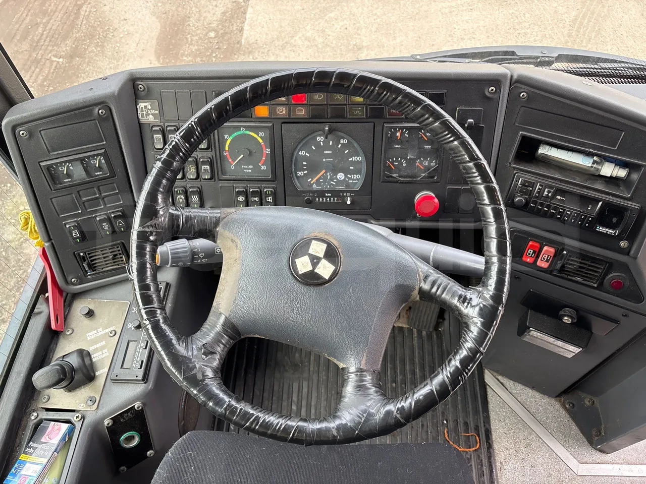 Mercedes-Benz Integro O550 447 N - EUR2 - 184kW - 12m - steering wheel photo