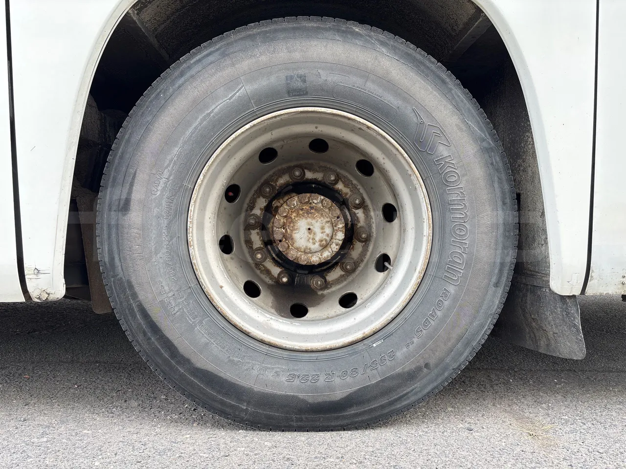 Mercedes-Benz Integro O550 447 N - EUR2 - 184kW - 12m - rear left tire photo