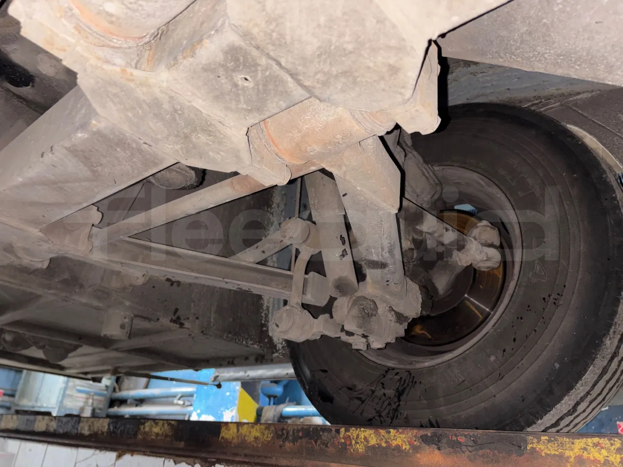 Mercedes-Benz Integro O550 447 N - EUR2 - 184kW - 12m - front axle left side