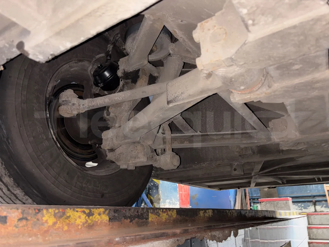 Mercedes-Benz Integro O550 447 N - EUR2 - 184kW - 12m - front axle right side