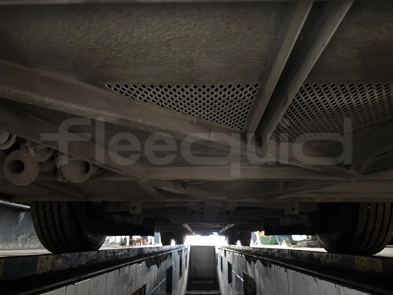 Mercedes-Benz Integro O550 447 N - EUR2 - 184kW - 12m - front undercarriage from front