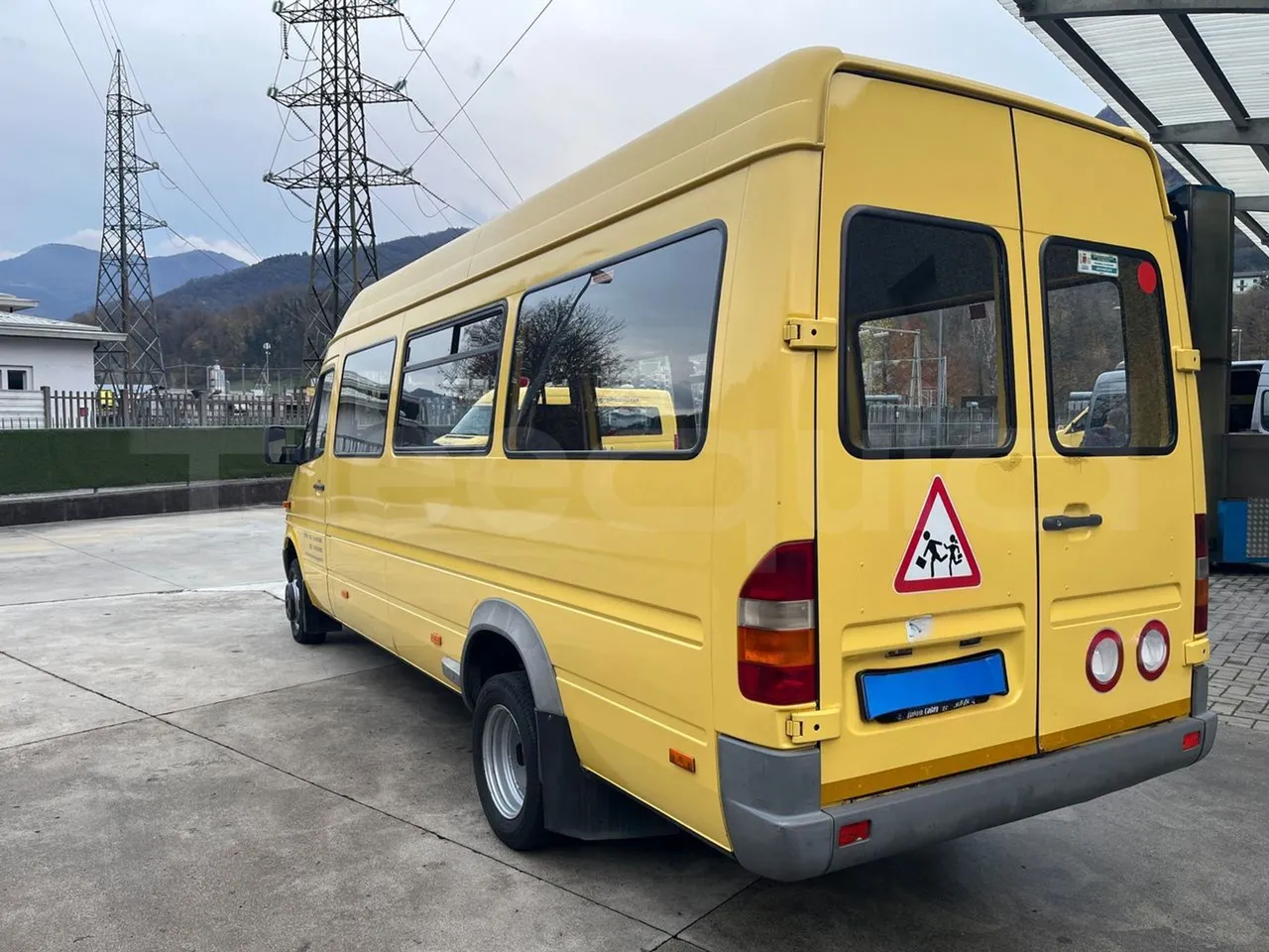 Mercedes-Benz Sprinter AGMB 413CDI - Euro 3 - 95 kW - 6.595 mt - 3/4 left rear side