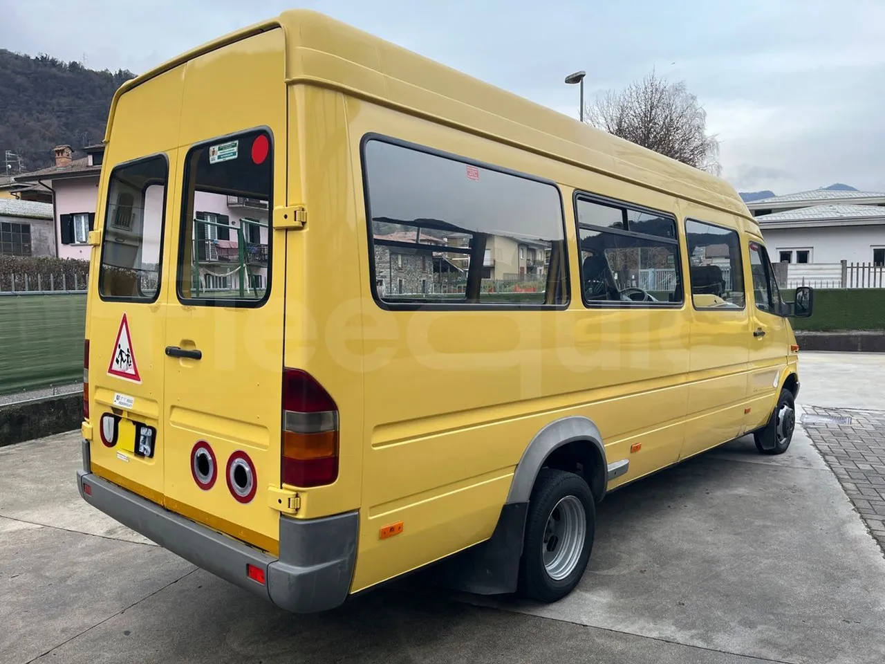 Mercedes-Benz Sprinter AGMB 413CDI - Euro 3 - 95 kW - 6.595 mt - 3/4 right rear doors closed